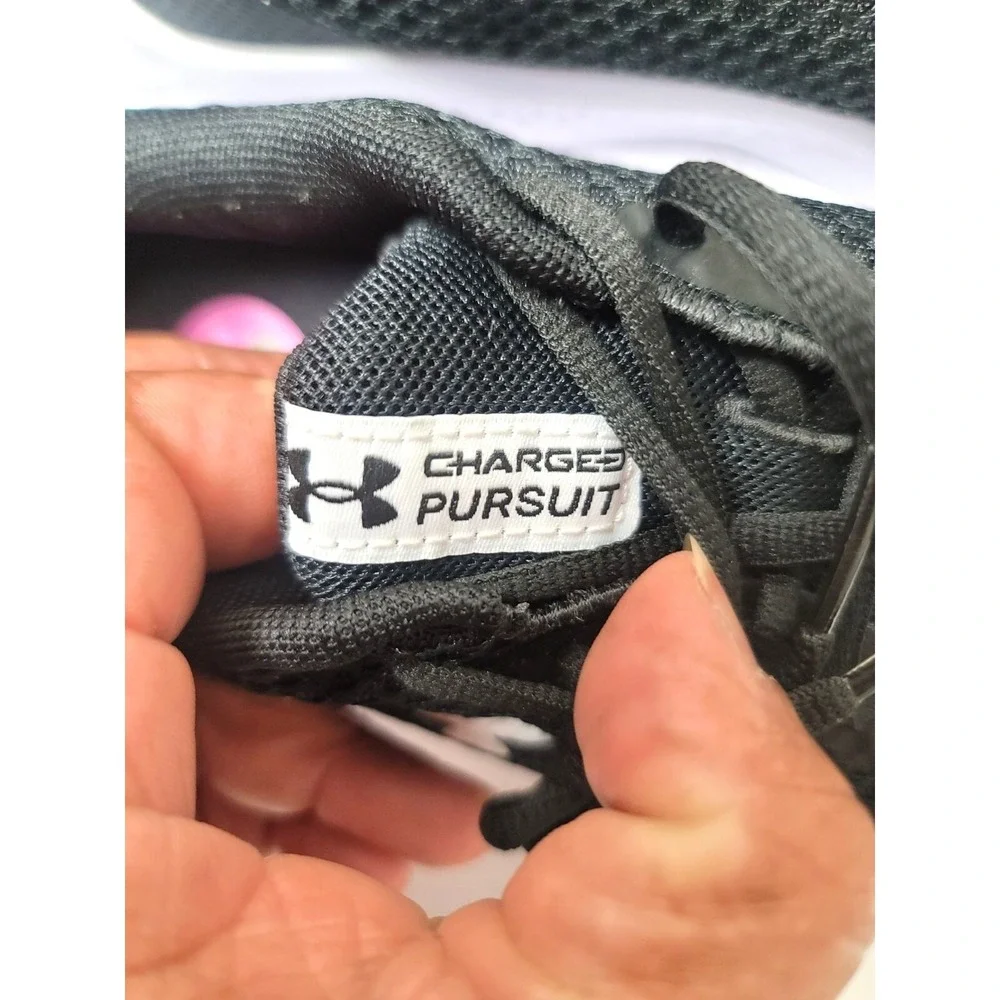 NWOT Under Armour Youth 5 unisex Running Shoes Black‎ Mesh Grunge Athletic
